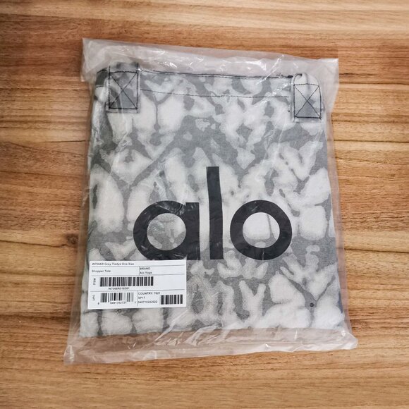 Alo Yoga Tote Bag Stylish Tie-Dye Design Perfect for Gym or Beach Day - Picture 1 of 1